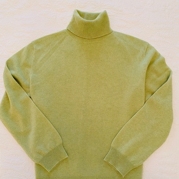 Geneva Cashmere Turtleneck - Picture 3 of 6